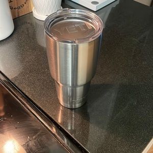 YETI Rambler 30 oz Stainless Steel Vacuum Insulated Tumbler